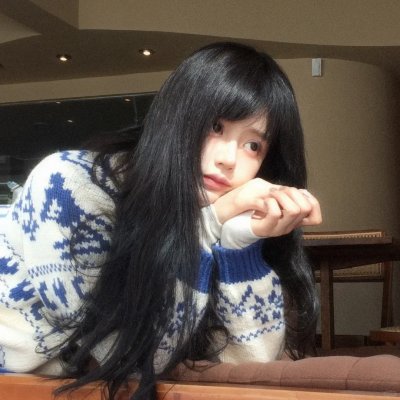 男孩在唱歌